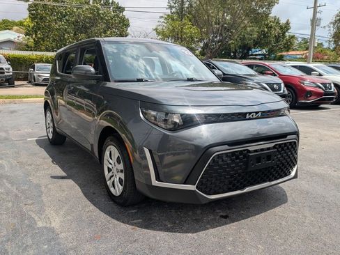 Used 2023 Kia Soul LX FWD image 3