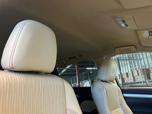 Used 2016 Toyota Highlander Plus FWD image 18