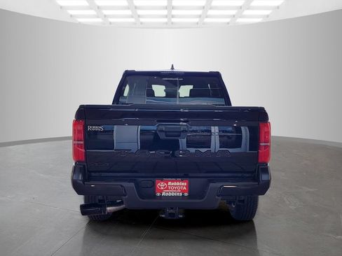 Used 2025 Toyota Tacoma SR5 AWD/4WD image 6