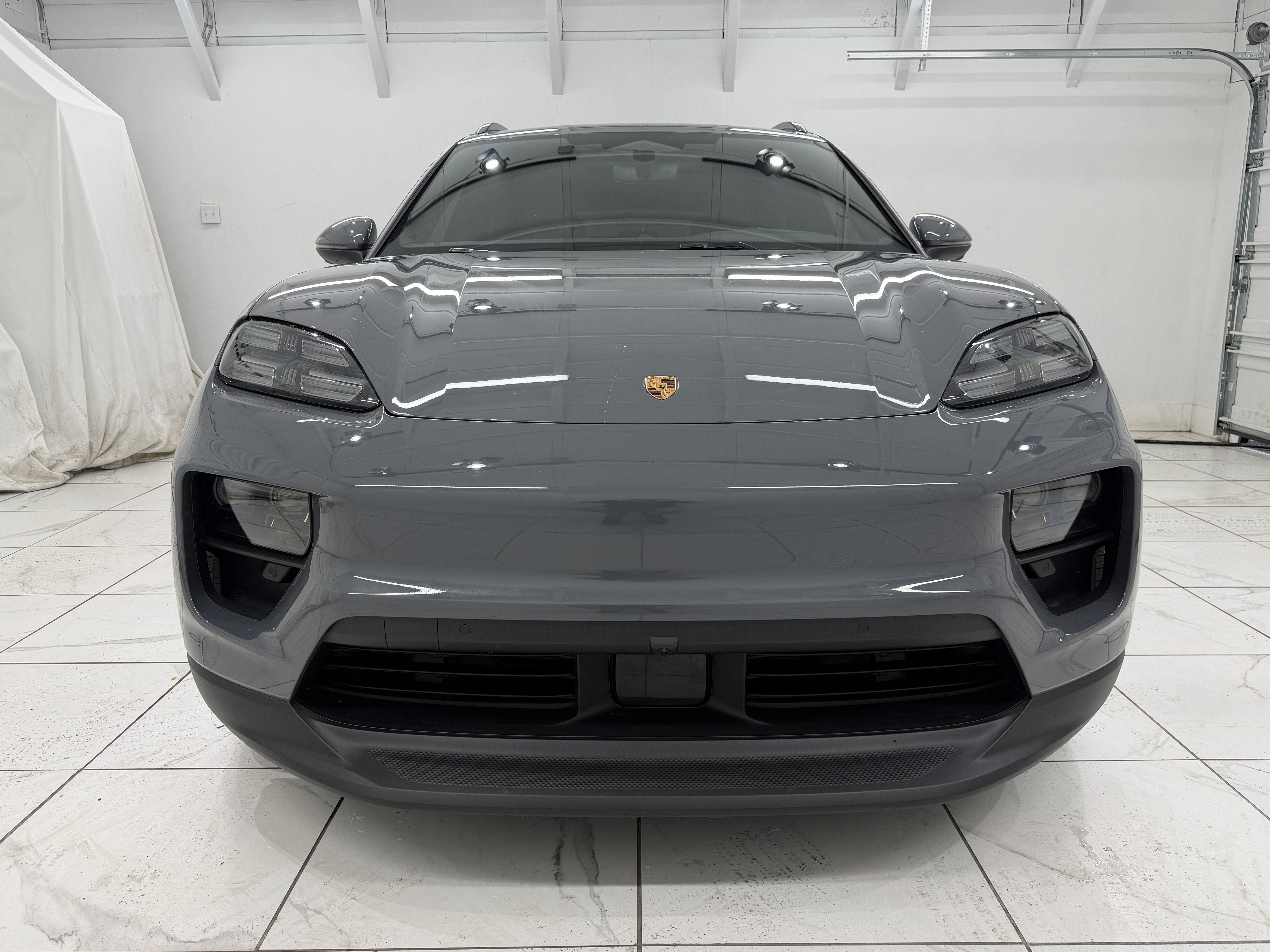 Used 2025 Porsche Macan 4S Electric AWD/4WD image 9