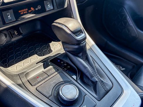Used 2019 Toyota RAV4 XSE w/ XSE Weather Package AWD/4WD image 19