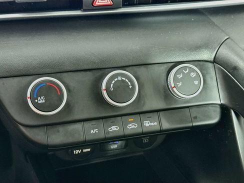 Used 2024 Hyundai Elantra SE FWD image 15