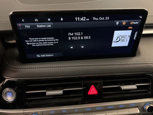 Used 2025 Genesis G70 2.5T image 8