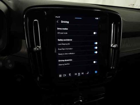 Certified 2025 Volvo XC40 B5 Core image 25