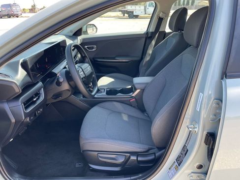 Used 2025 Kia K4 LXS image 27