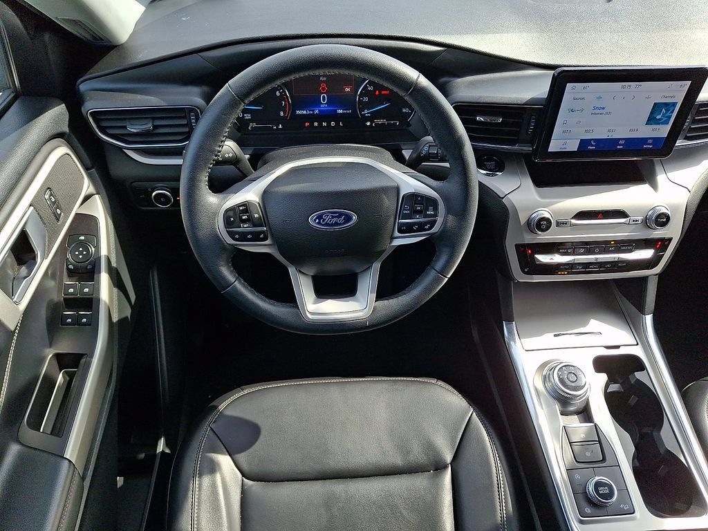 Used 2023 Ford Explorer XLT w/ Equipment Group 202A AWD/4WD image 2