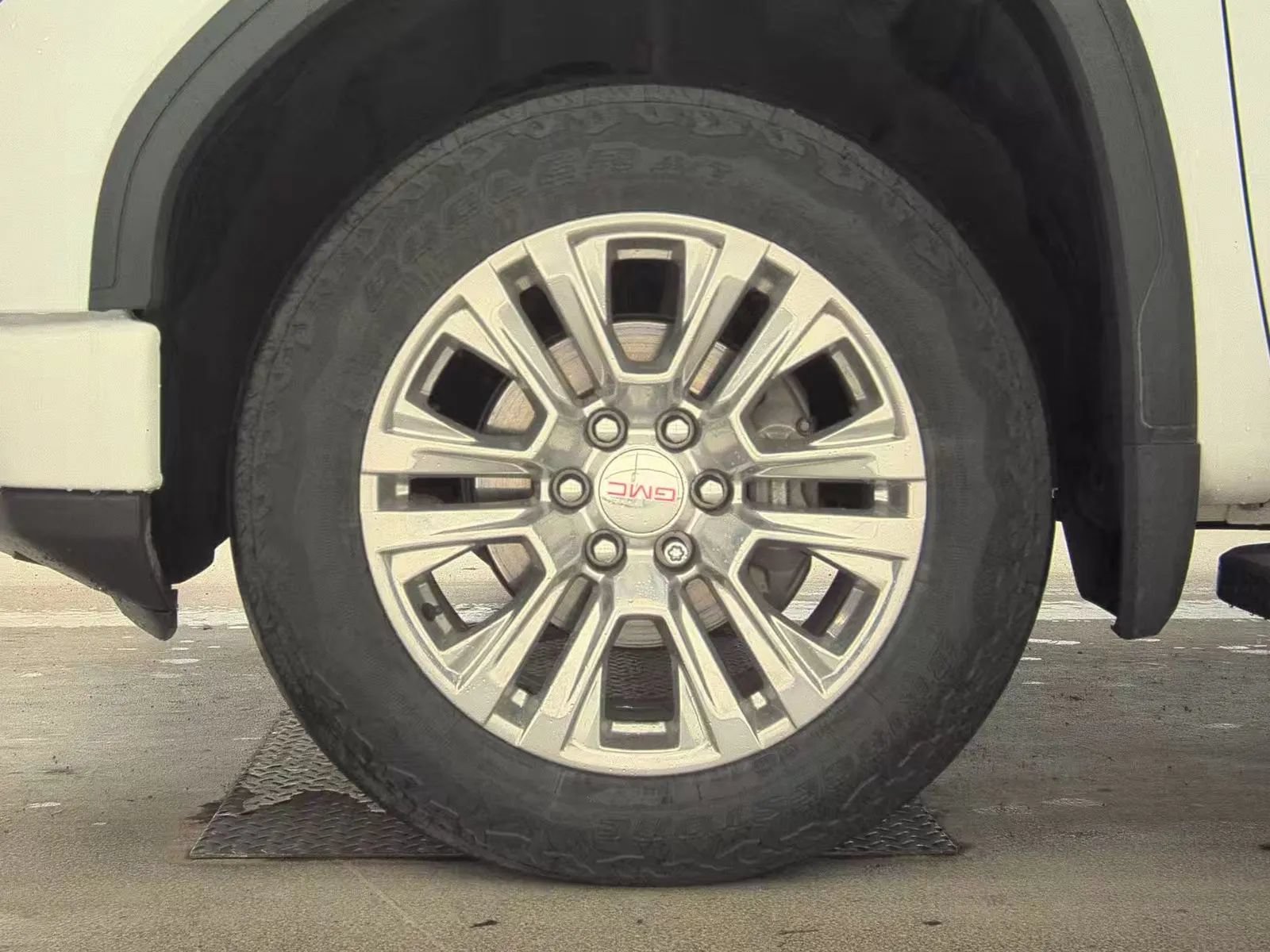 Used 2022 GMC Sierra 1500 Denali w/ Technology Package AWD/4WD image 9