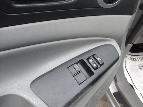 Used 2015 Toyota Tacoma 4x4 Access Cab V6 w/ TRD Sport Package image 15