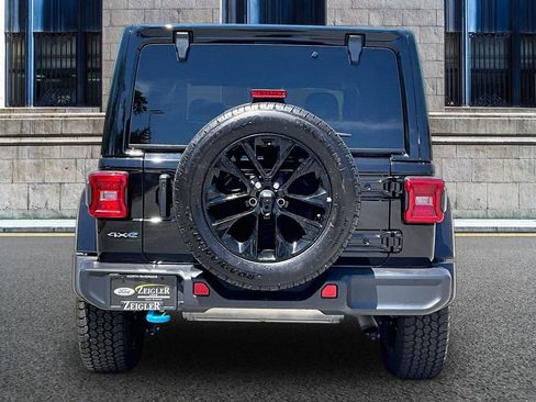 Used 2024 Jeep Wrangler Unlimited Sahara AWD/4WD image 4