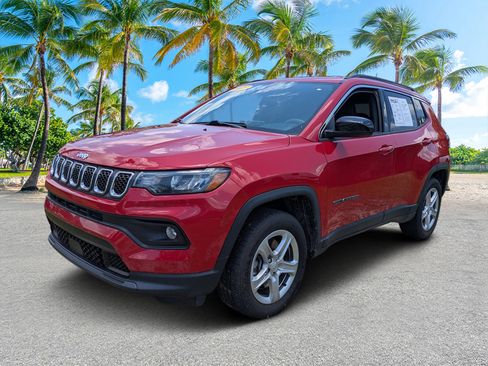 Used 2023 Jeep Compass Latitude AWD/4WD image 7