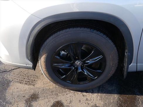 Certified 2022 Toyota Highlander XLE image 7