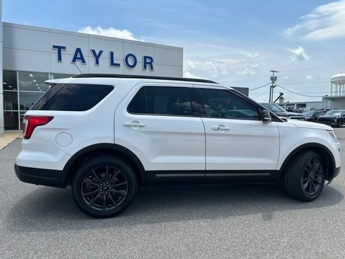 Used 2019 Ford Explorer XLT w/ Equipment Group 202A FWD image 17