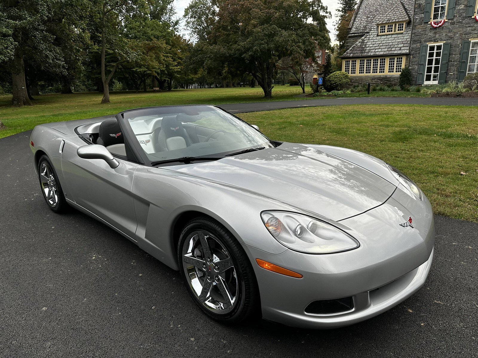 Used 2007 Chevrolet Corvette Convertible w/ Preferred Equipment Group RWD image 2