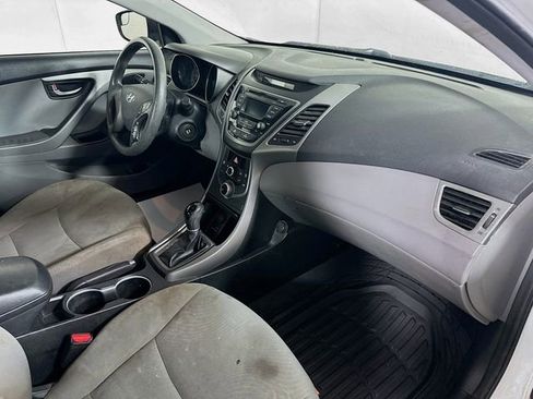 Used 2014 Hyundai Elantra SE image 26