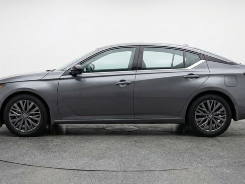 Used 2025 Nissan Altima 2.5 SV FWD image 5