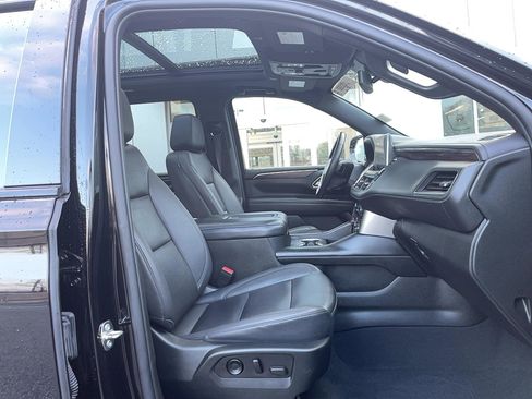 Used 2023 Chevrolet Suburban Z71 w/ Luxury Package image 28