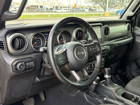 Used 2021 Jeep Wrangler Unlimited Sport AWD/4WD image 4