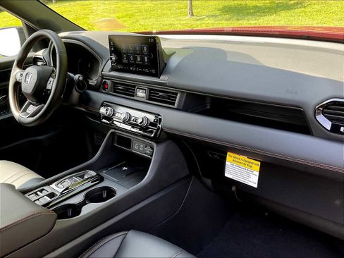 New 2025 Honda Pilot TrailSport image 10