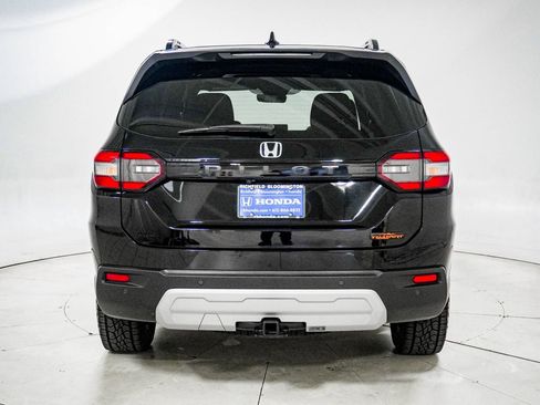 Used 2025 Honda Pilot TrailSport image 7