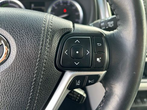 Used 2019 Toyota Highlander Limited image 12
