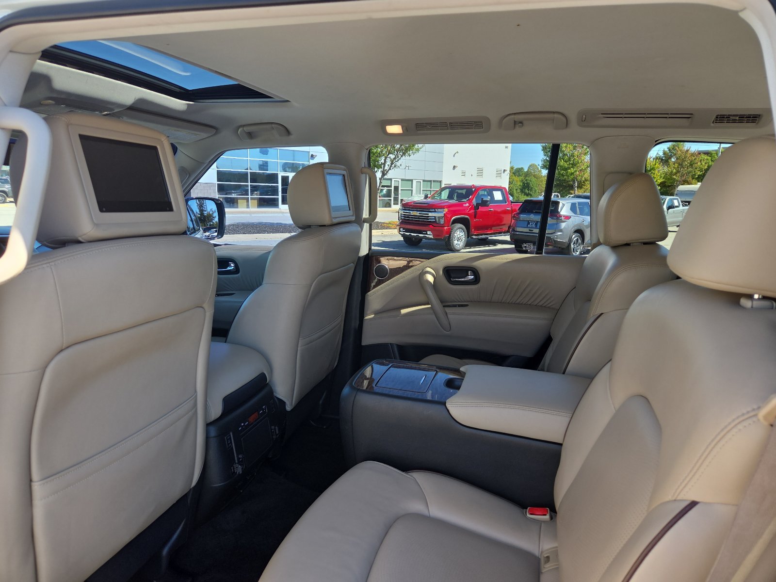 Used 2020 Nissan Armada Platinum w/ Captain's Chairs Package RWD image 10