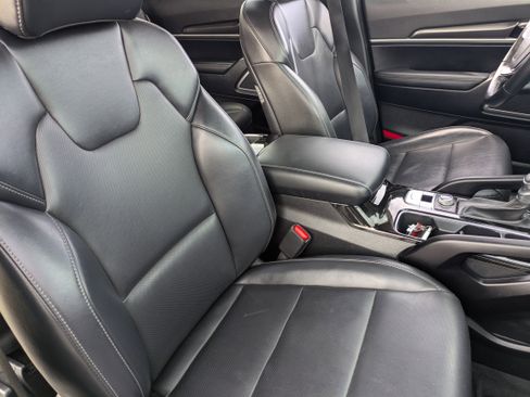 Used 2025 Kia Telluride S AWD/4WD image 11