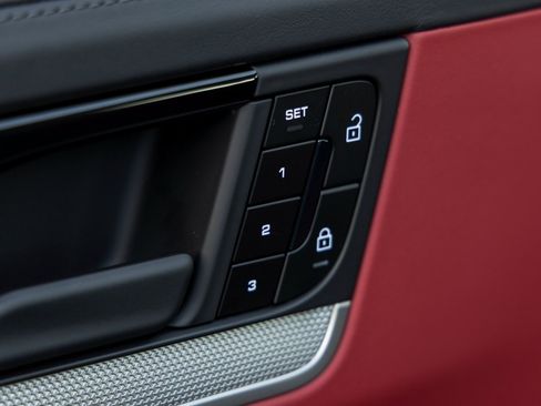 Certified 2025 Porsche Cayenne S image 23