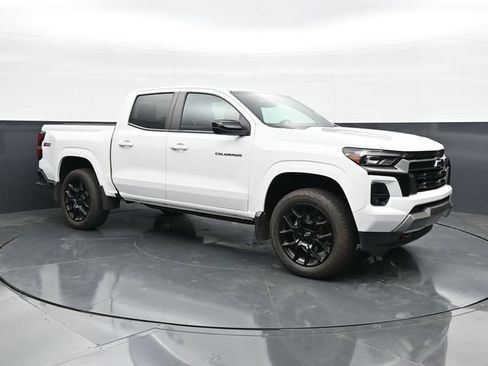 Used 2024 Chevrolet Colorado Z71 w/ LPO, Dark Essentials Package AWD/4WD image 3