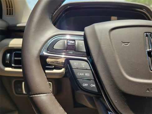 Certified 2023 Lincoln Nautilus Reserve image 14