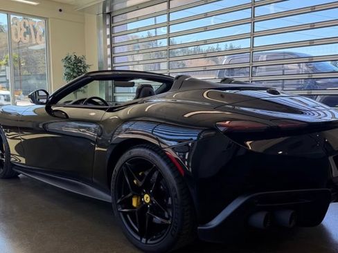 Used 2025 Ferrari Roma Spider RWD image 5