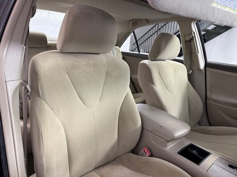 Used 2009 Toyota Camry LE FWD image 19