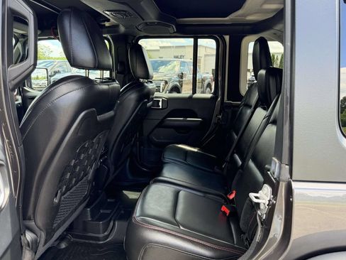 Used 2019 Jeep Wrangler Unlimited Rubicon AWD/4WD image 15