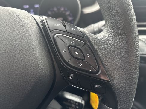 Used 2021 Toyota C-HR LE FWD image 19
