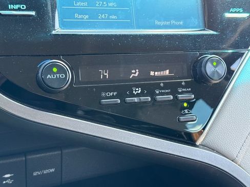 Used 2018 Toyota Camry SE FWD image 29