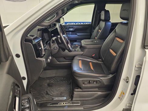Used 2022 GMC Sierra 1500 AT4 w/ AT4 Premium Package AWD/4WD image 4