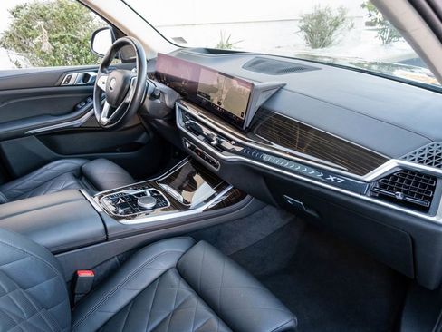 Used 2024 BMW X7 xDrive40i image 25