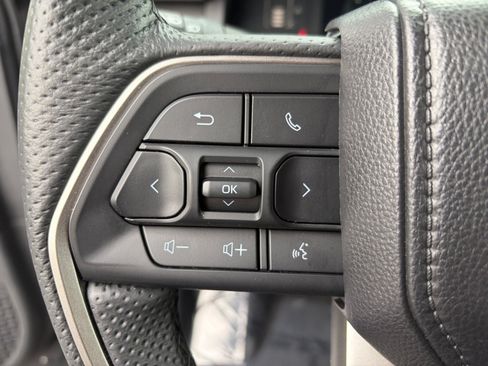 Certified 2025 Toyota Tacoma SR5 AWD/4WD image 15