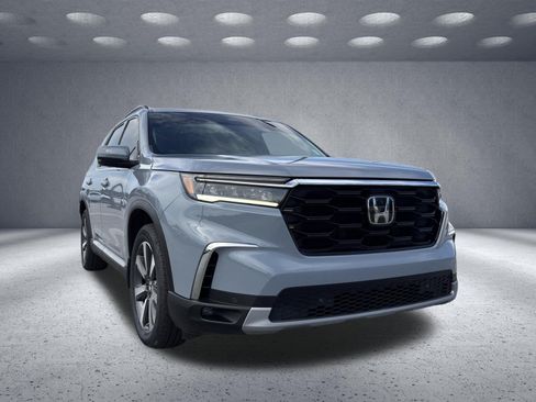 Used 2024 Honda Pilot Touring image 3