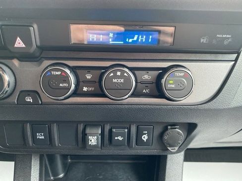 Used 2023 Toyota Tacoma TRD Sport image 32