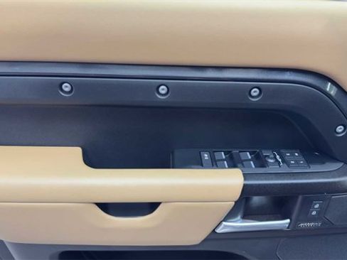 Used 2025 Land Rover Defender 110 V8 image 23