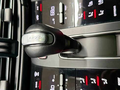 Used 2024 Porsche Macan AWD/4WD image 20