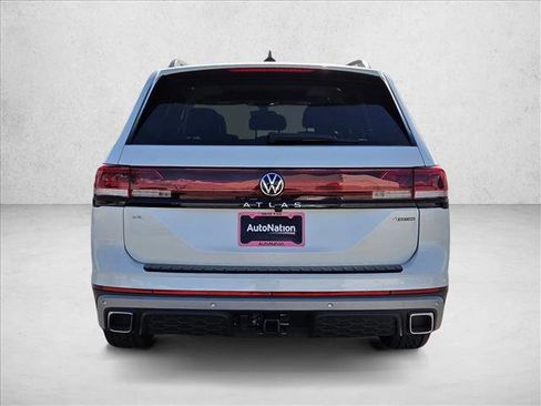 New 2026 Volkswagen Atlas Peak Edition AWD/4WD image 8