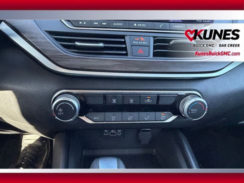 Used 2025 Nissan Altima 2.5 SV FWD image 16