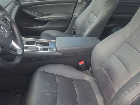 Used 2019 Honda Accord Touring image 14