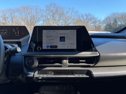 Used 2025 Toyota Prius LE image 18