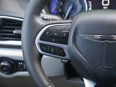 Used 2024 Chrysler Pacifica Touring-L FWD image 14