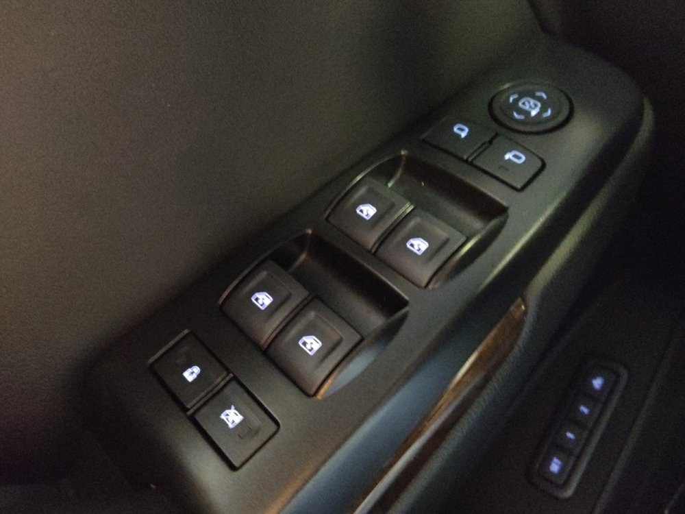 Used 2018 Chevrolet Suburban LT AWD/4WD image 27