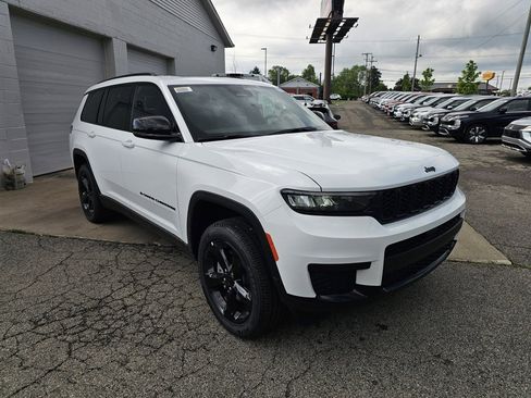 New 2025 Jeep Grand Cherokee L Altitude image 3