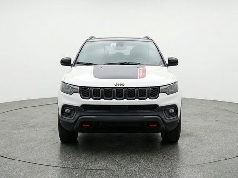 Used 2025 Jeep Compass Trailhawk AWD/4WD image 2