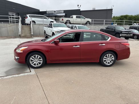 Used 2013 Nissan Altima 2.5 S FWD image 2